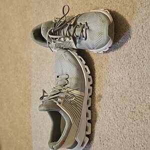 W 8 On Cloudtech Tennis Shoes